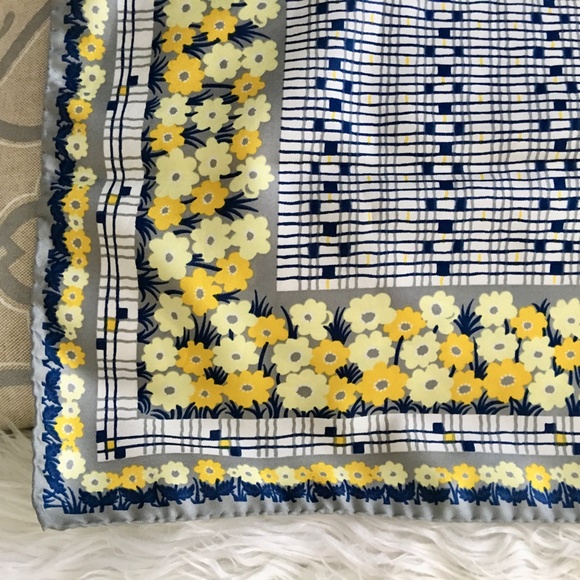 Accessory Street Accessories - 💚3/$10 SALE💚 Beautiful Scarf Made in Italy